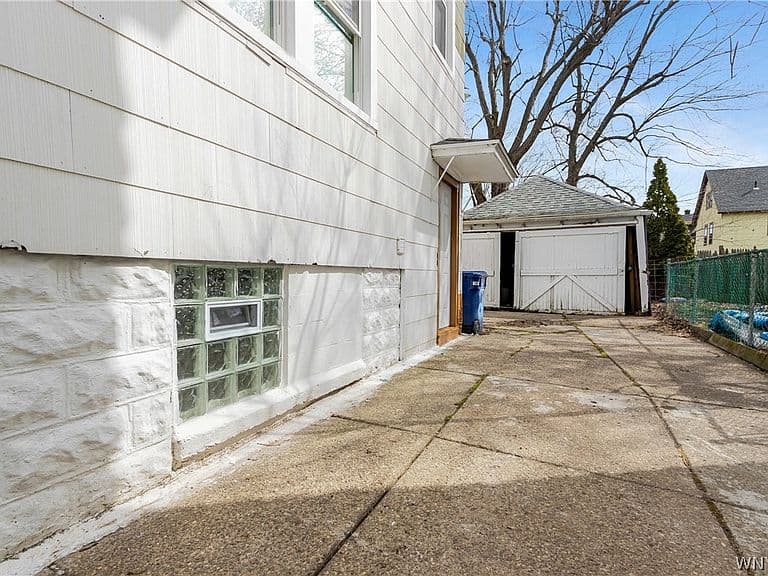 Listing photo 4