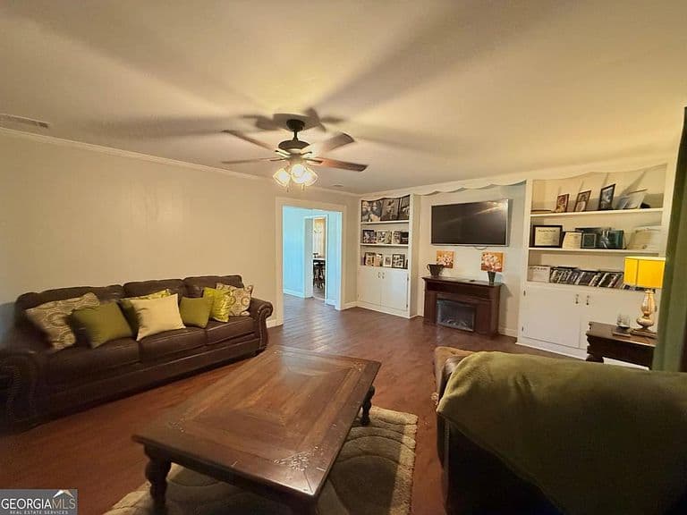 Listing photo 4