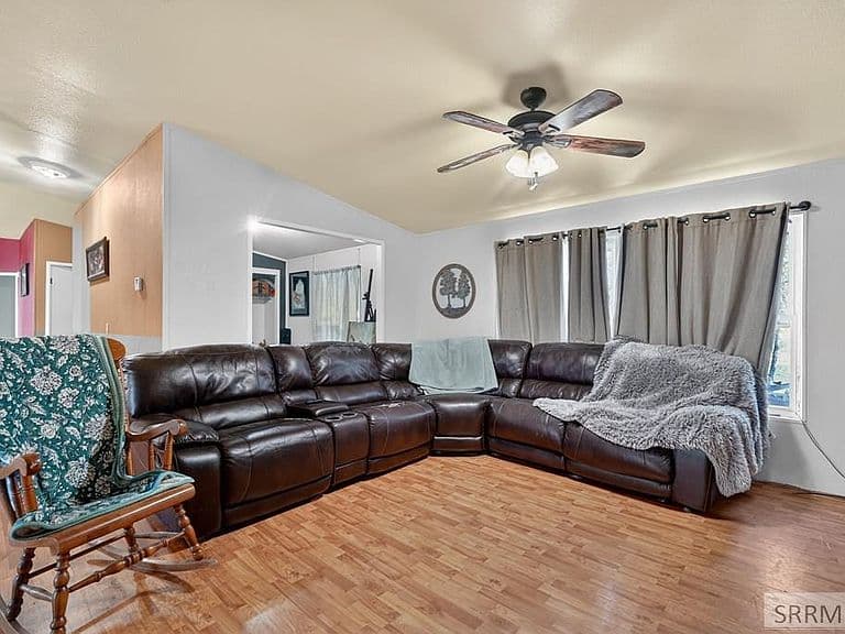 Listing photo 5