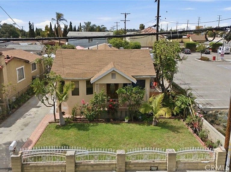 Listing photo 2