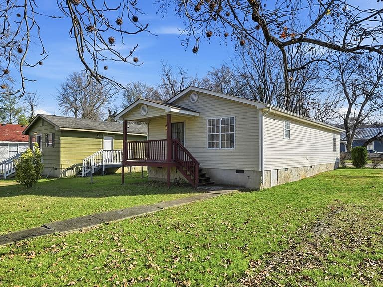 Listing photo 3