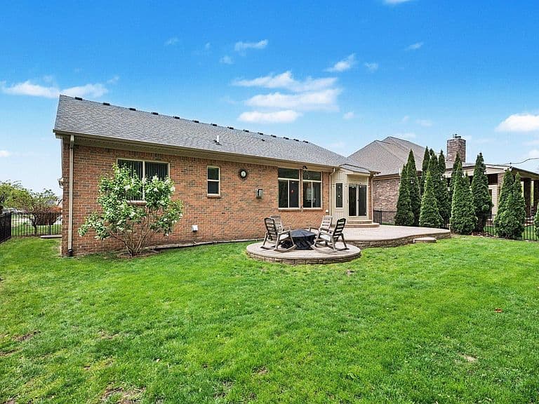 Listing photo 5