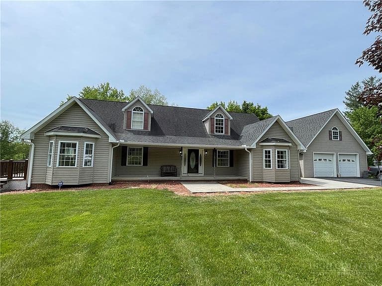 Listing photo 2