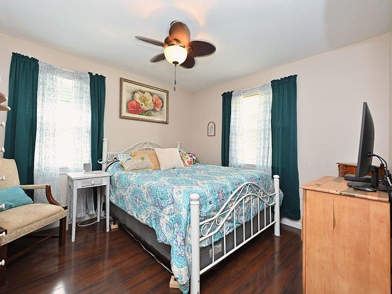 Listing photo 3
