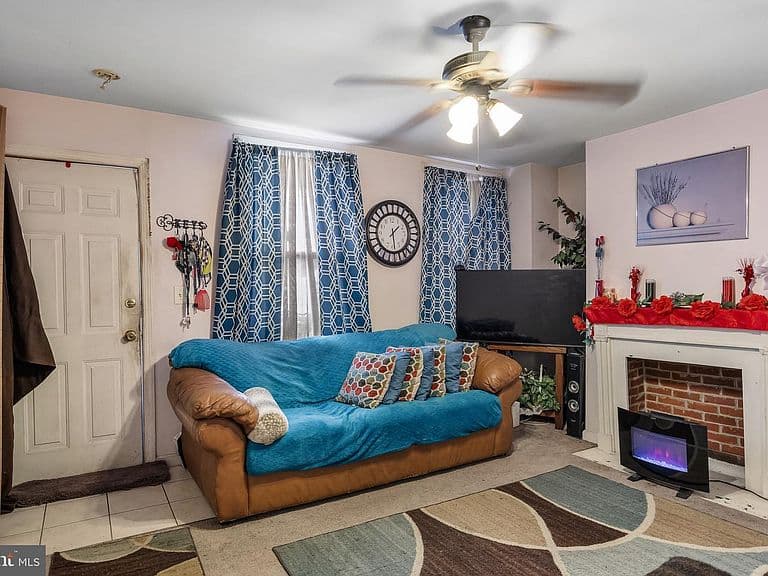 Listing photo 3