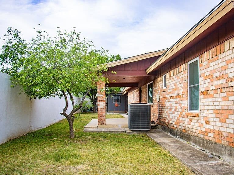 Listing photo 5