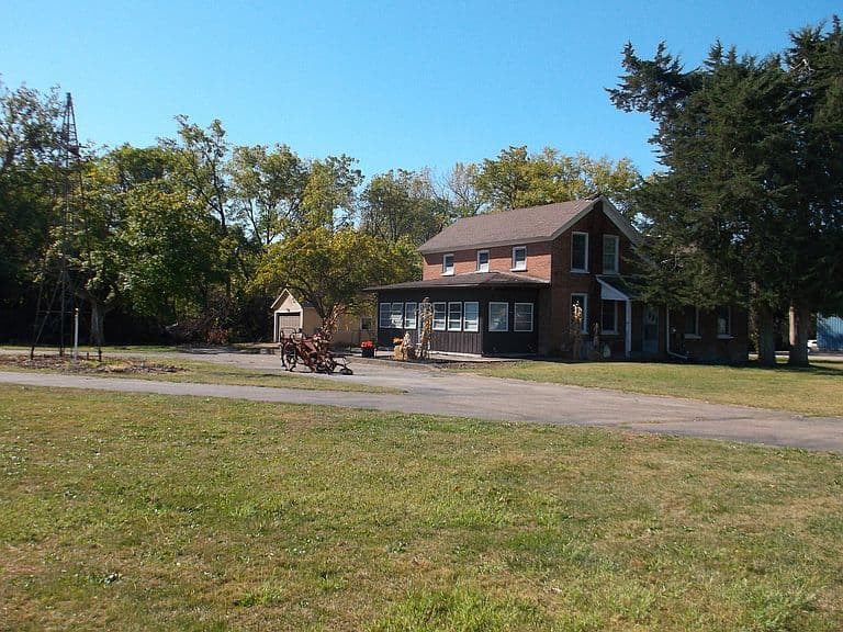 Listing photo 2