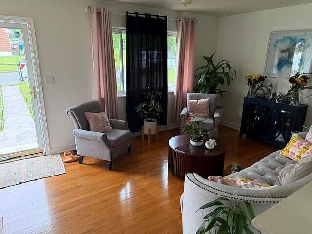 Listing photo 5