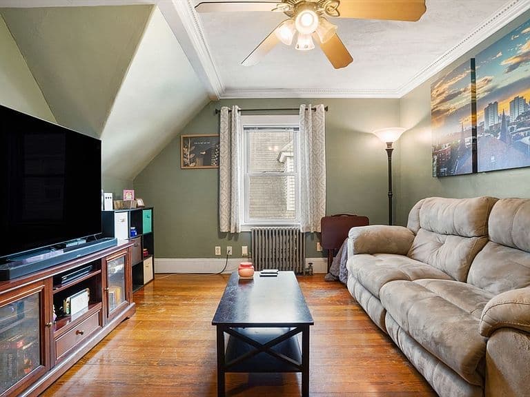 Listing photo 5