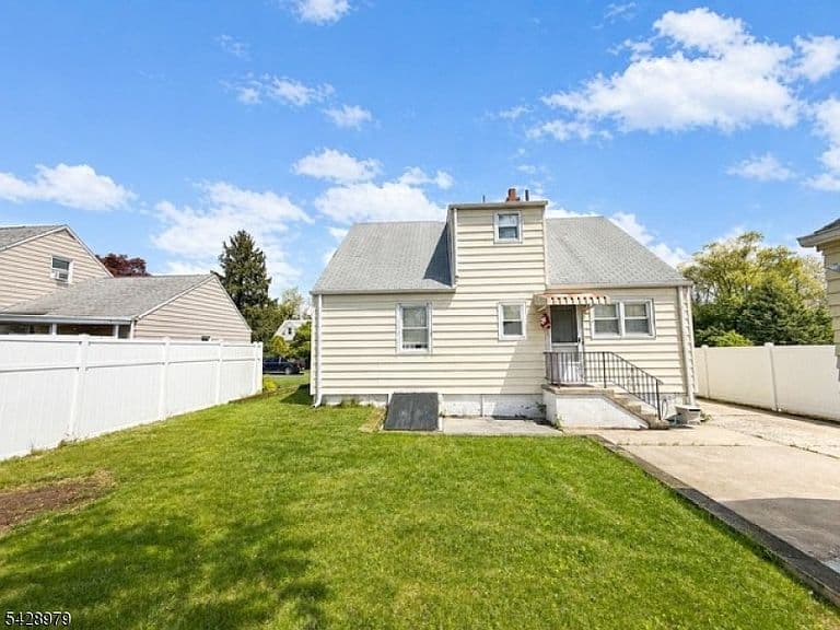 Listing photo 4