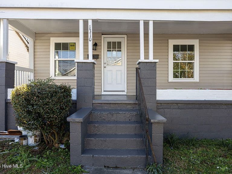 Listing photo 3
