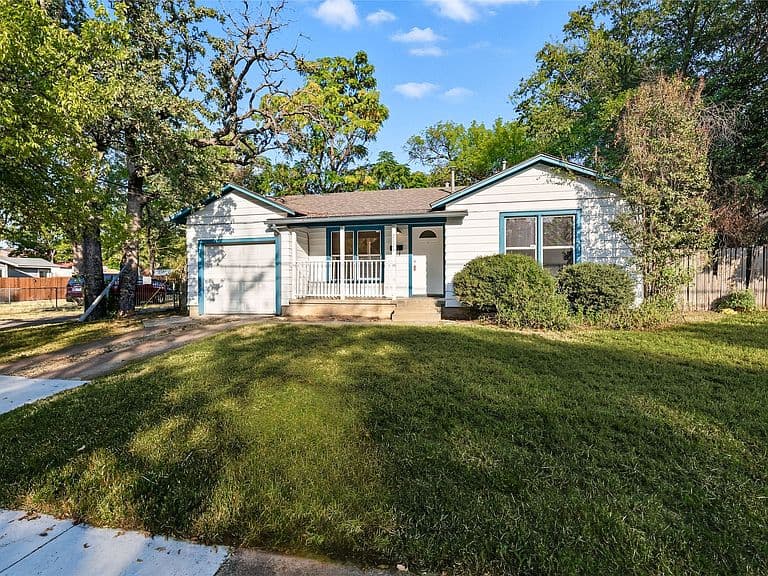 Listing photo 2