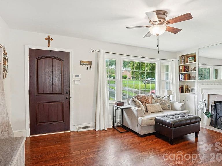 Listing photo 4