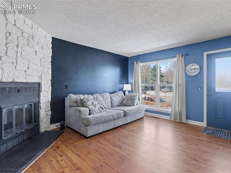 Listing photo 3