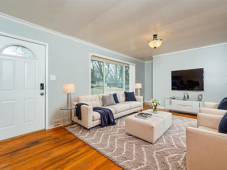 Listing photo 3
