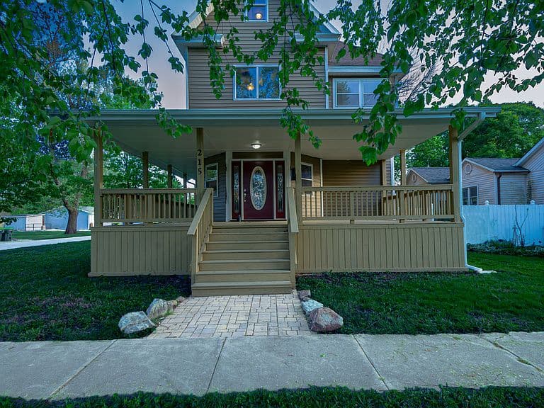Listing photo 2