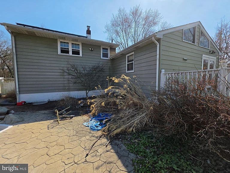 Listing photo 5