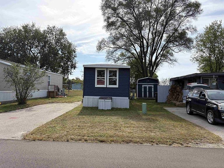 Listing photo 3