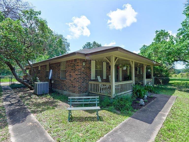 Listing photo 4