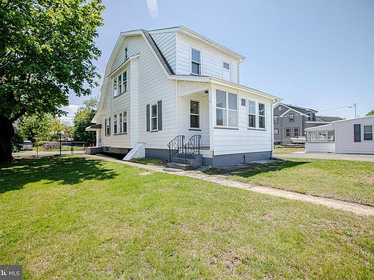 Listing photo 3