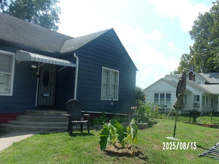 Listing photo 2