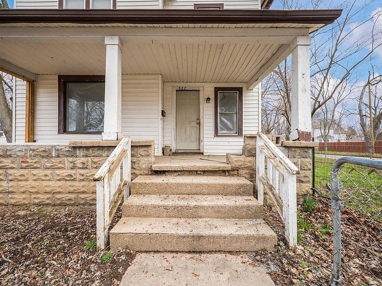 Listing photo 3