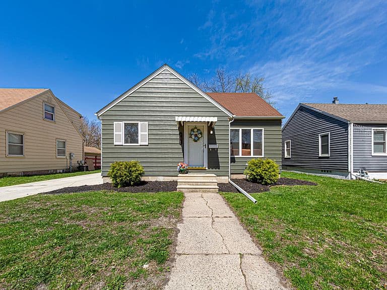 Listing photo 3