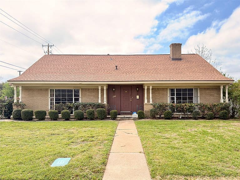 Listing photo 2