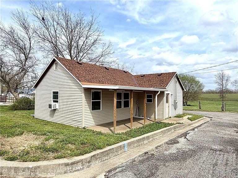 Listing photo 3