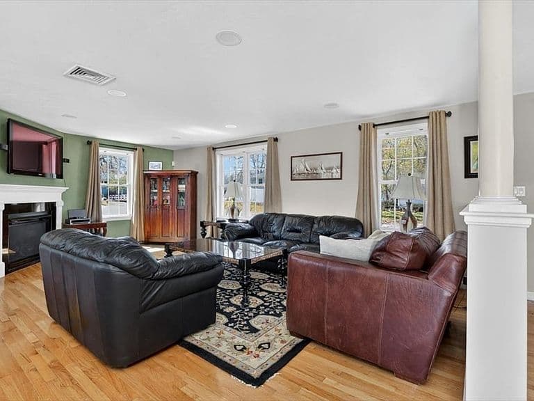 Listing photo 5