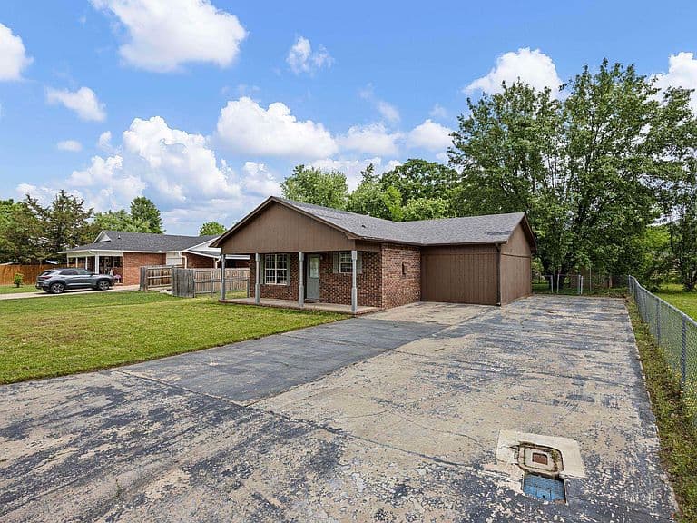 Listing photo 3