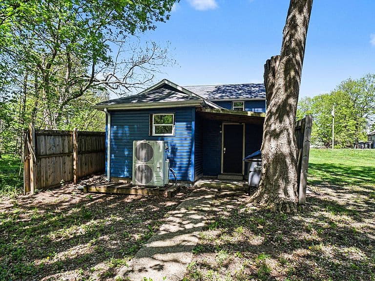 Listing photo 4