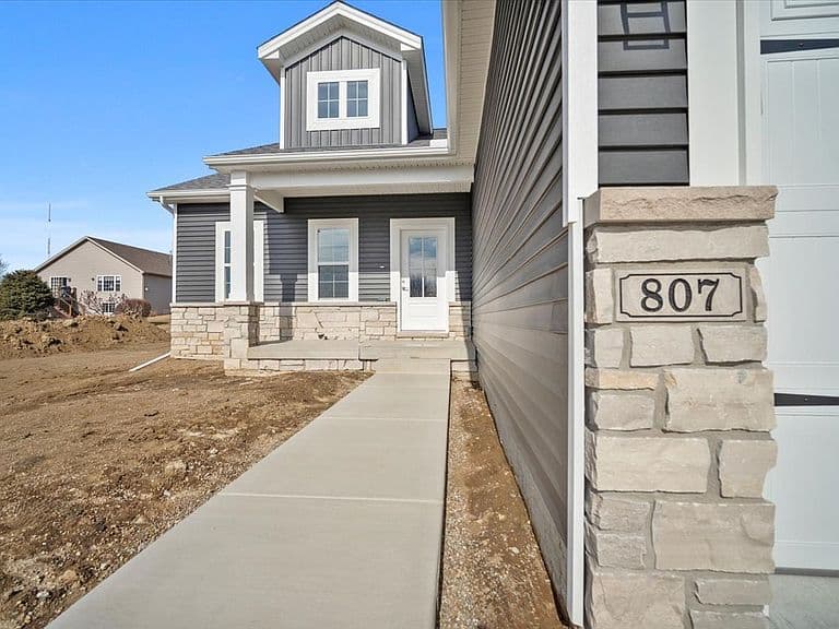 Listing photo 2