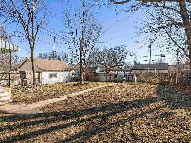 Listing photo 5