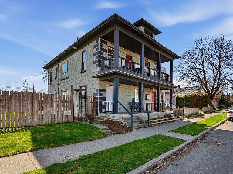 Listing photo 3