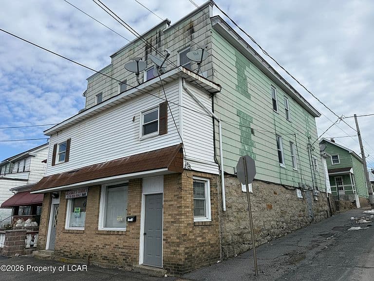 Listing photo 2
