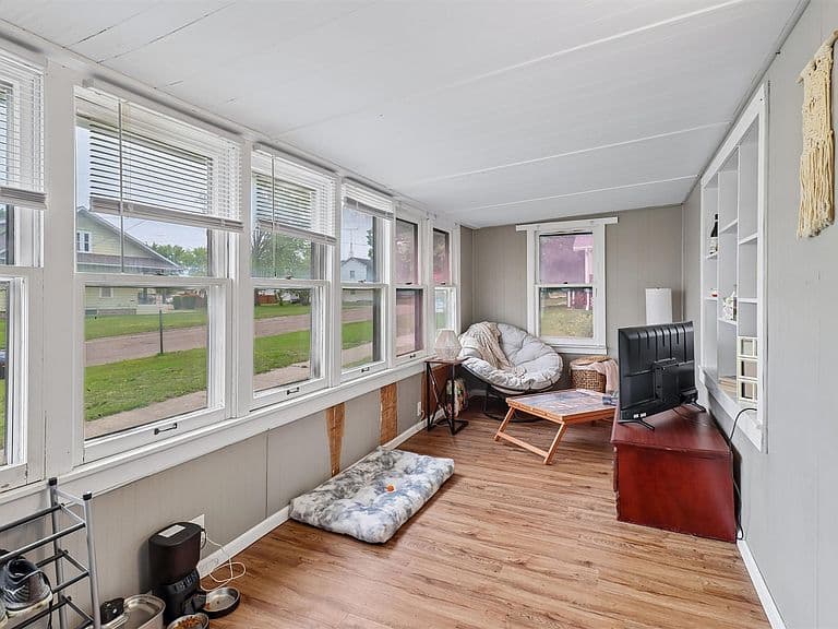 Listing photo 4