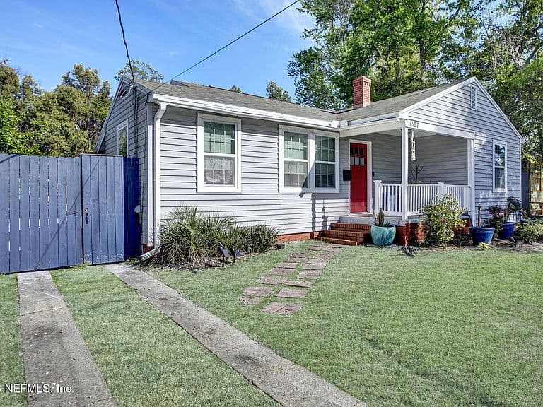 Listing photo 2