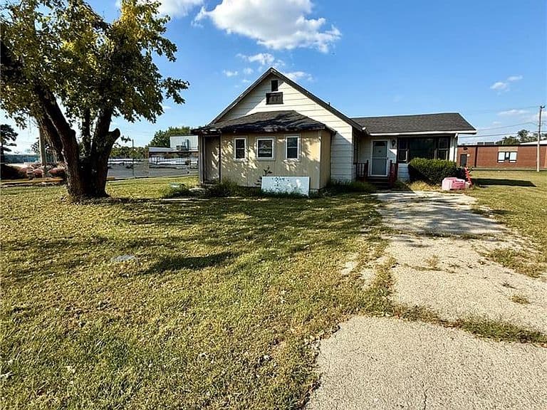 Listing photo 2