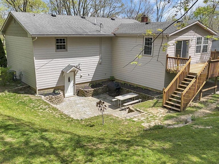 Listing photo 5