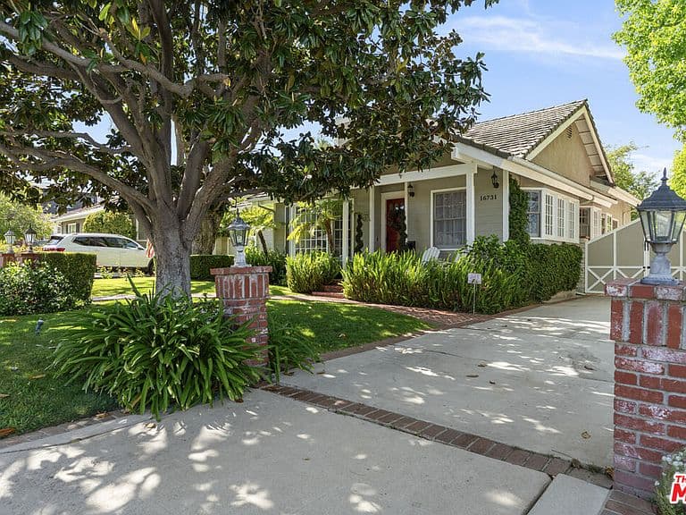 Listing photo 3