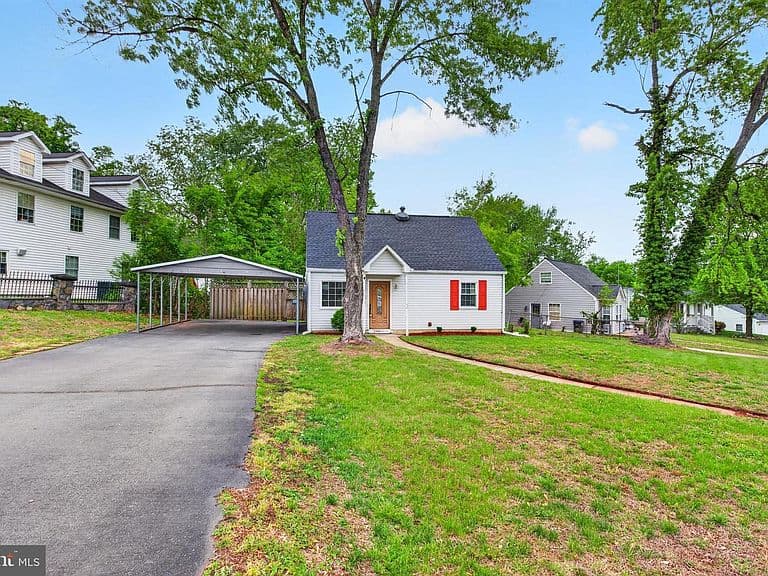 Listing photo 3