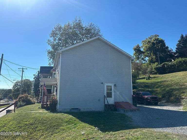 Listing photo 3