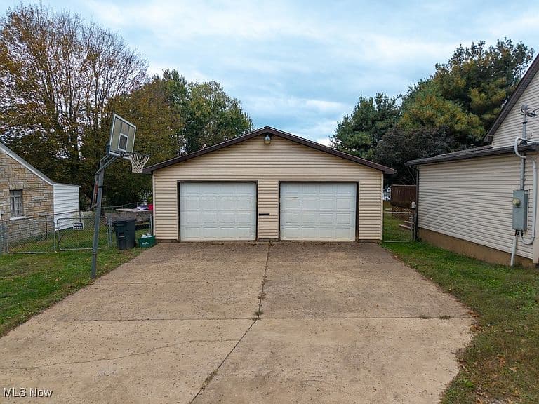Listing photo 5