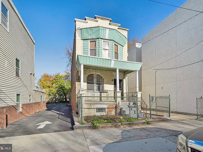 Listing photo 3