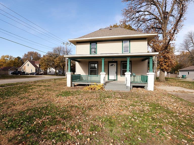 Listing photo 2