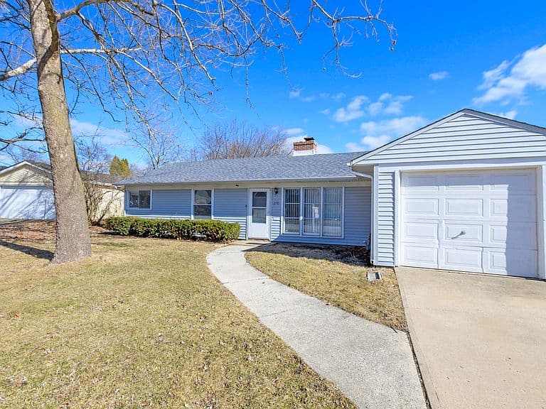 Listing photo 3