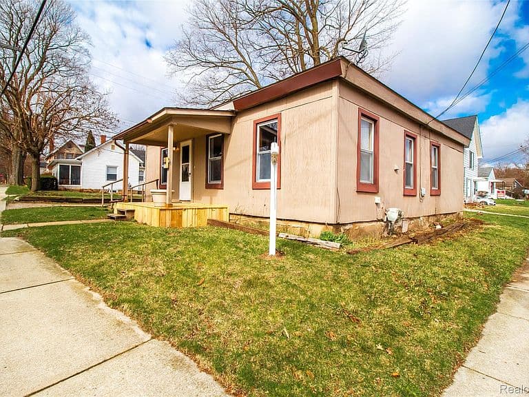 Listing photo 2