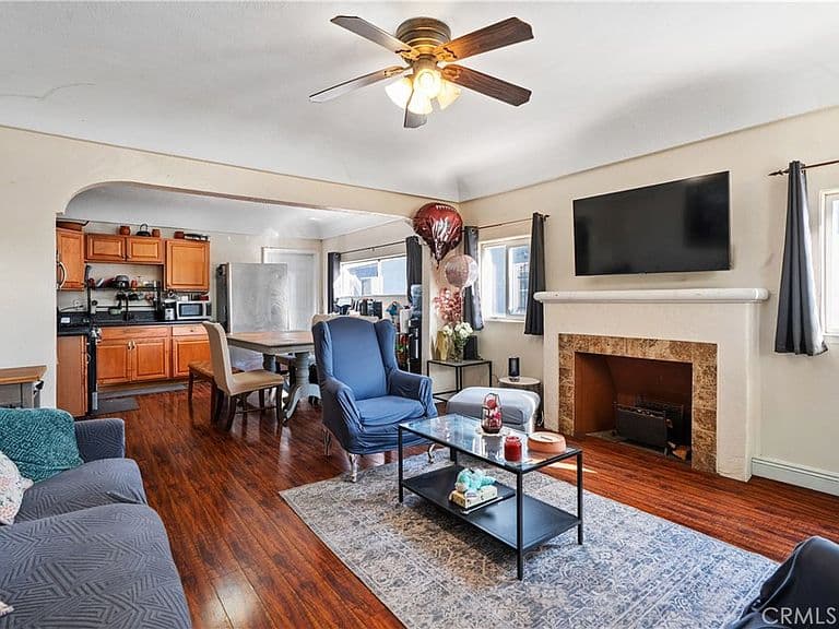 Listing photo 3