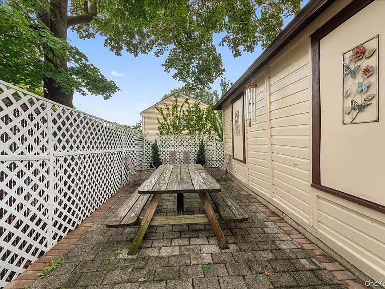 Listing photo 4